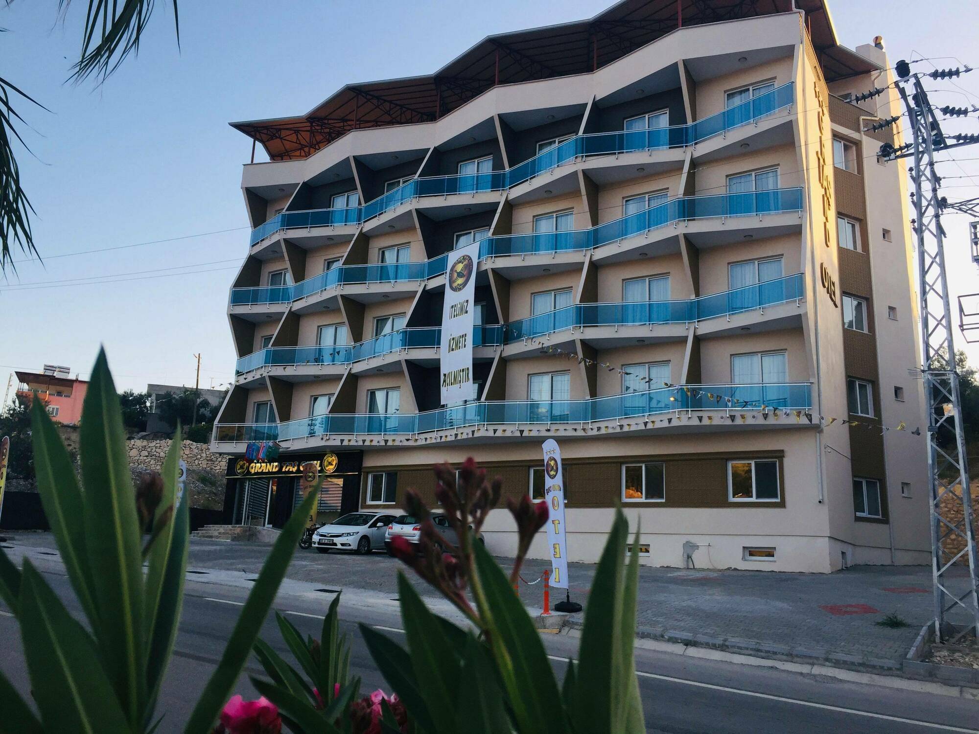 Grand Tas Otel Mut 외부 사진